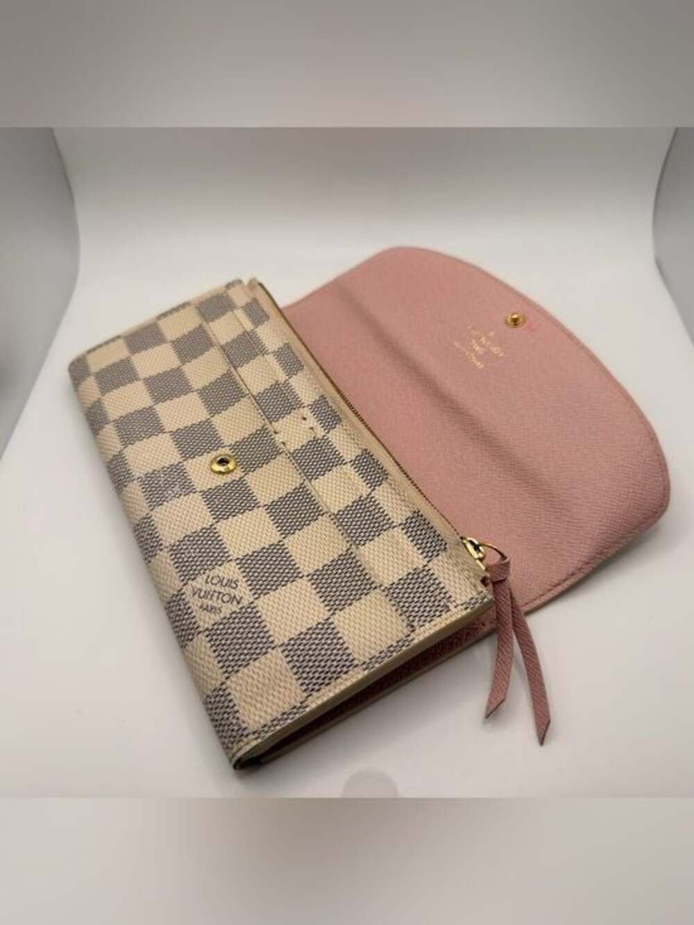 Louis Vuitton Damier Azur Emilie Wallet
Rose Ballerine - Picture 5 of 15